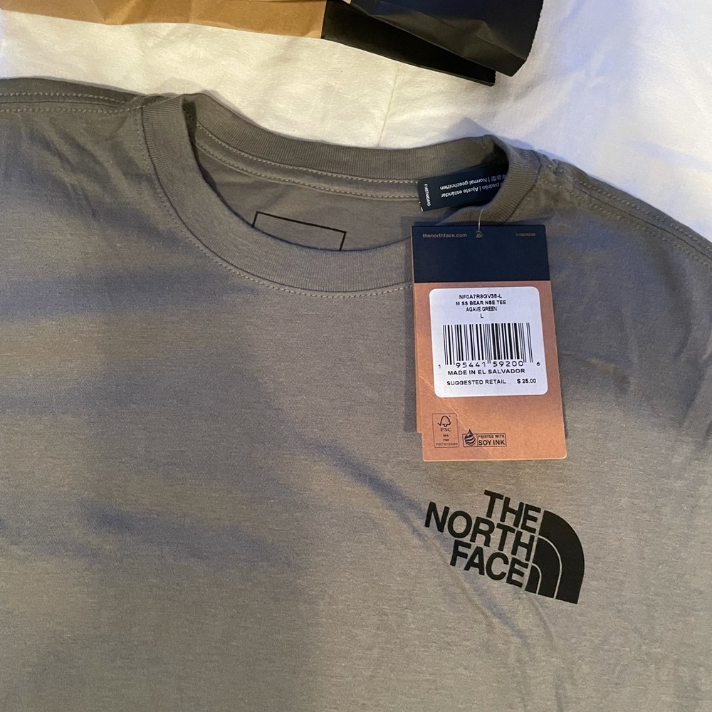 NWT The north face tshirt